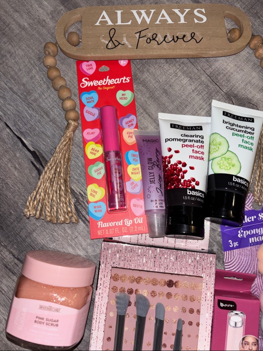 Assorted Beauty Essentials - Picture 4 of 5